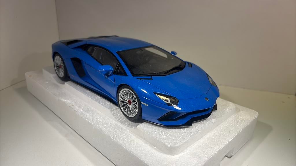 Lamborghini Aventador s bleu autoart 1.18