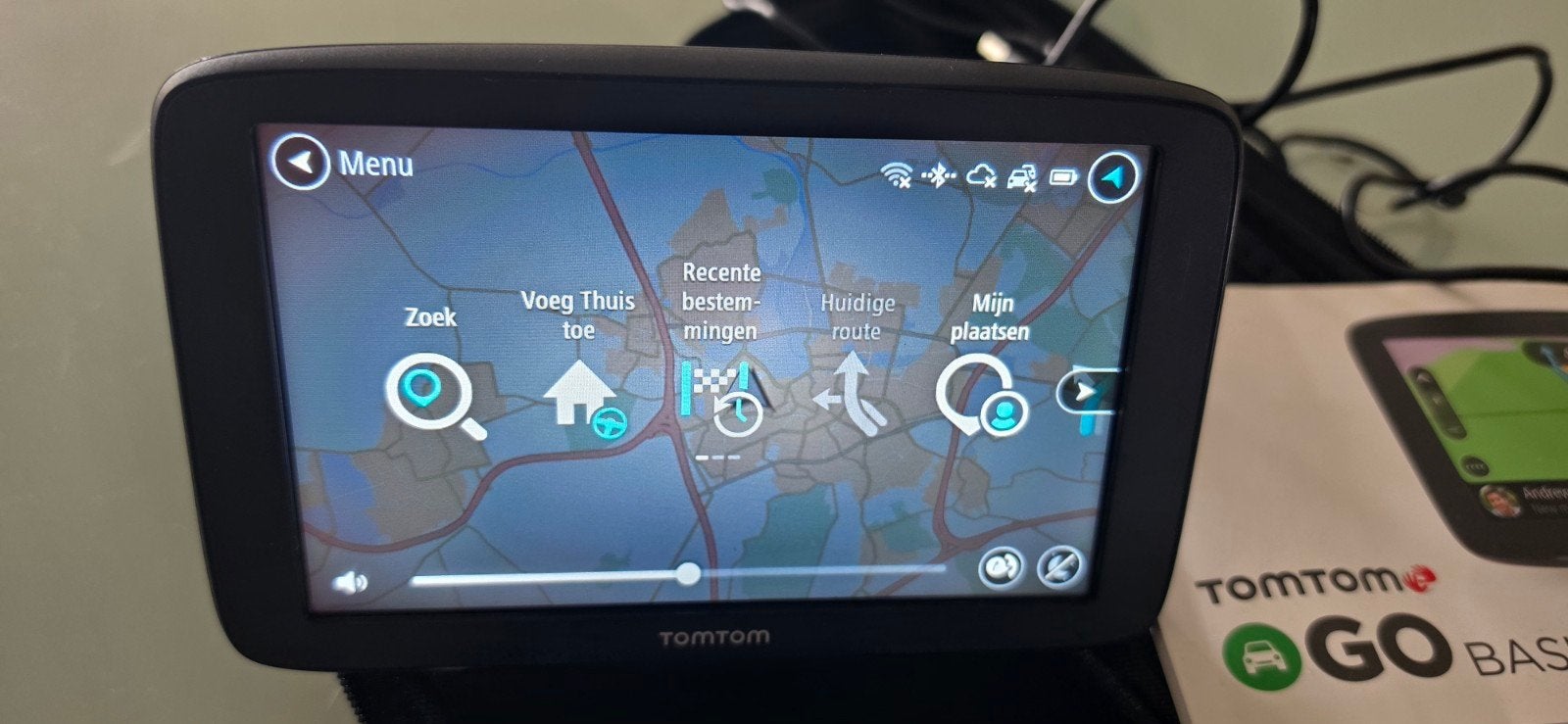 TomTom GO Basic Navigatiesysteem met hoes, Auto diversen, Autonavigatie, Ophalen of Verzenden, Zo goed als nieuw
