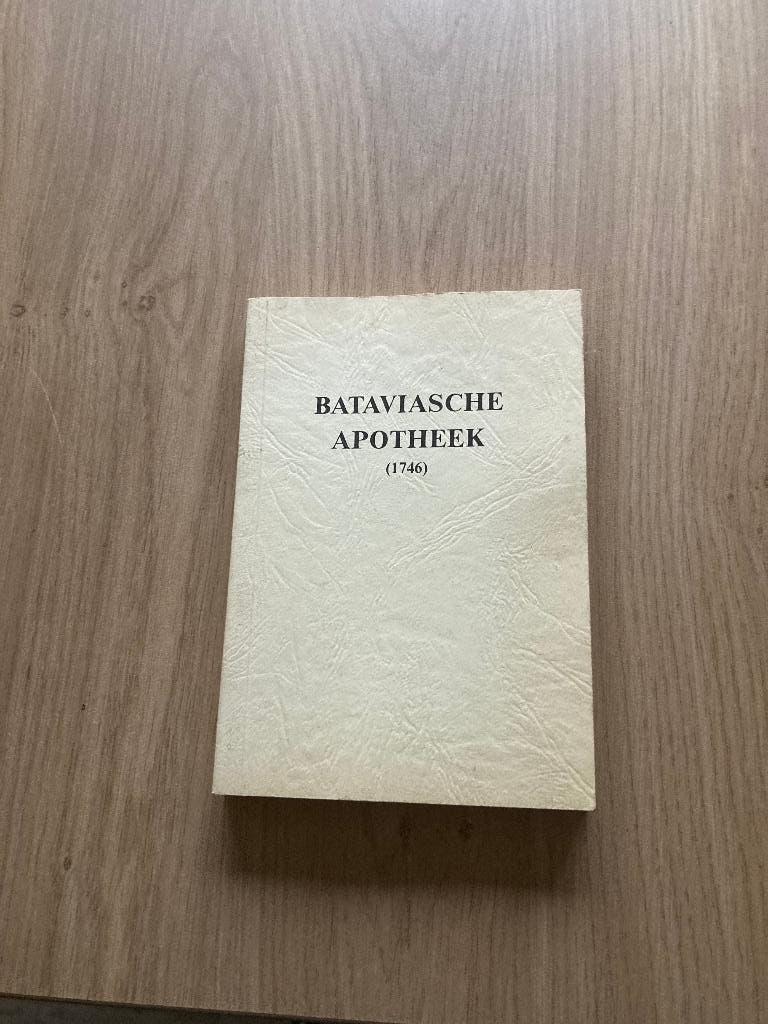 Boek Bataviasche apotheek, Ophalen of Verzenden, Beta, Gelezen, HBO
