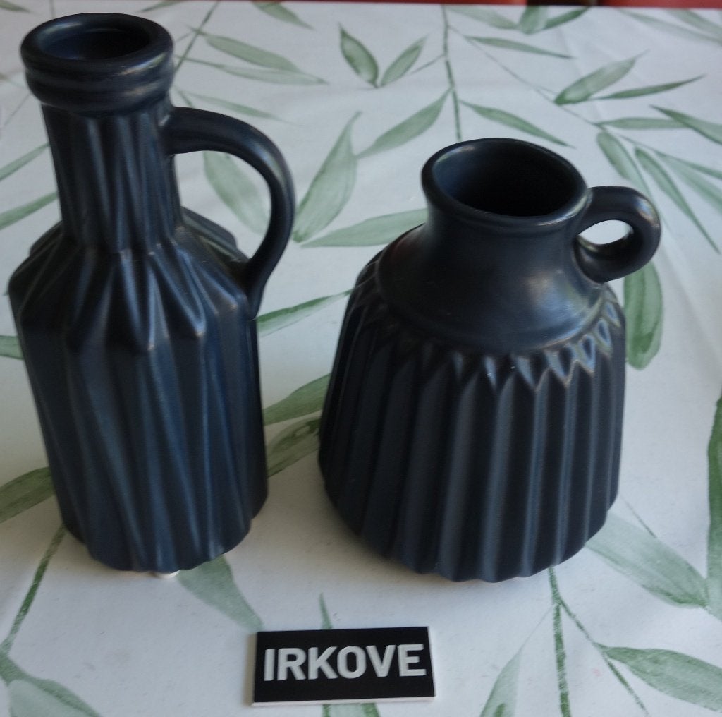 KERAMIEK TWEE MOOIE VAASJES * Zelfde Stijl *, Verzenden, Zwart, Nieuw, Steen/keramiek