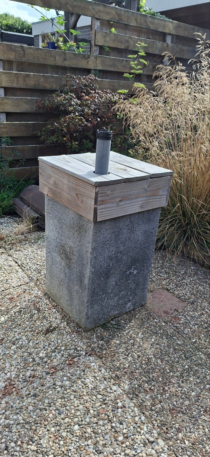 Stevige parasolvoet van beton en hout, Ophalen, Gebruikt, Minder dan 1 meter, Parasolvoet
