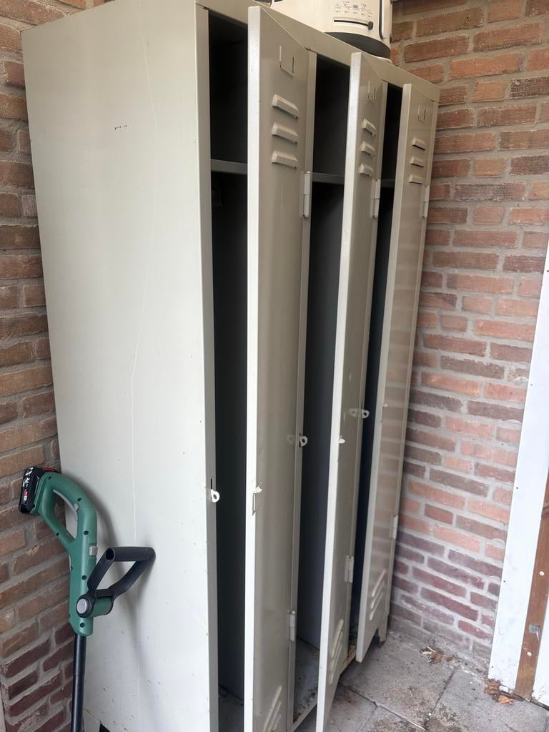 Industriële locker met 3 deuren - Grijs metaal, Huis en Inrichting, Kasten | Lockerkasten, Gebruikt, Ophalen