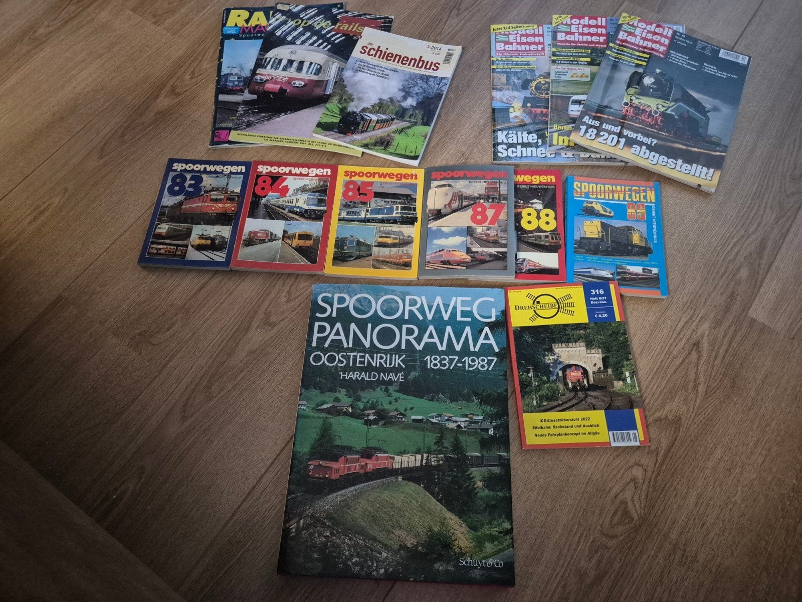 Spoorweg Oostenrijk 1837-1987 + Spoorwegen magazine, Boeken, Ophalen, Gelezen, Harald Nave, Trein