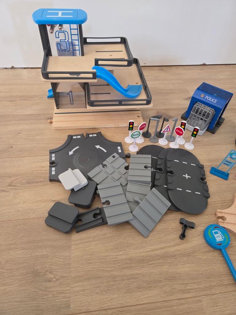 Playtive speelset: garage, wegen, auto's en poppetjes, Ophalen, Gebruikt, Jongen of Meisje