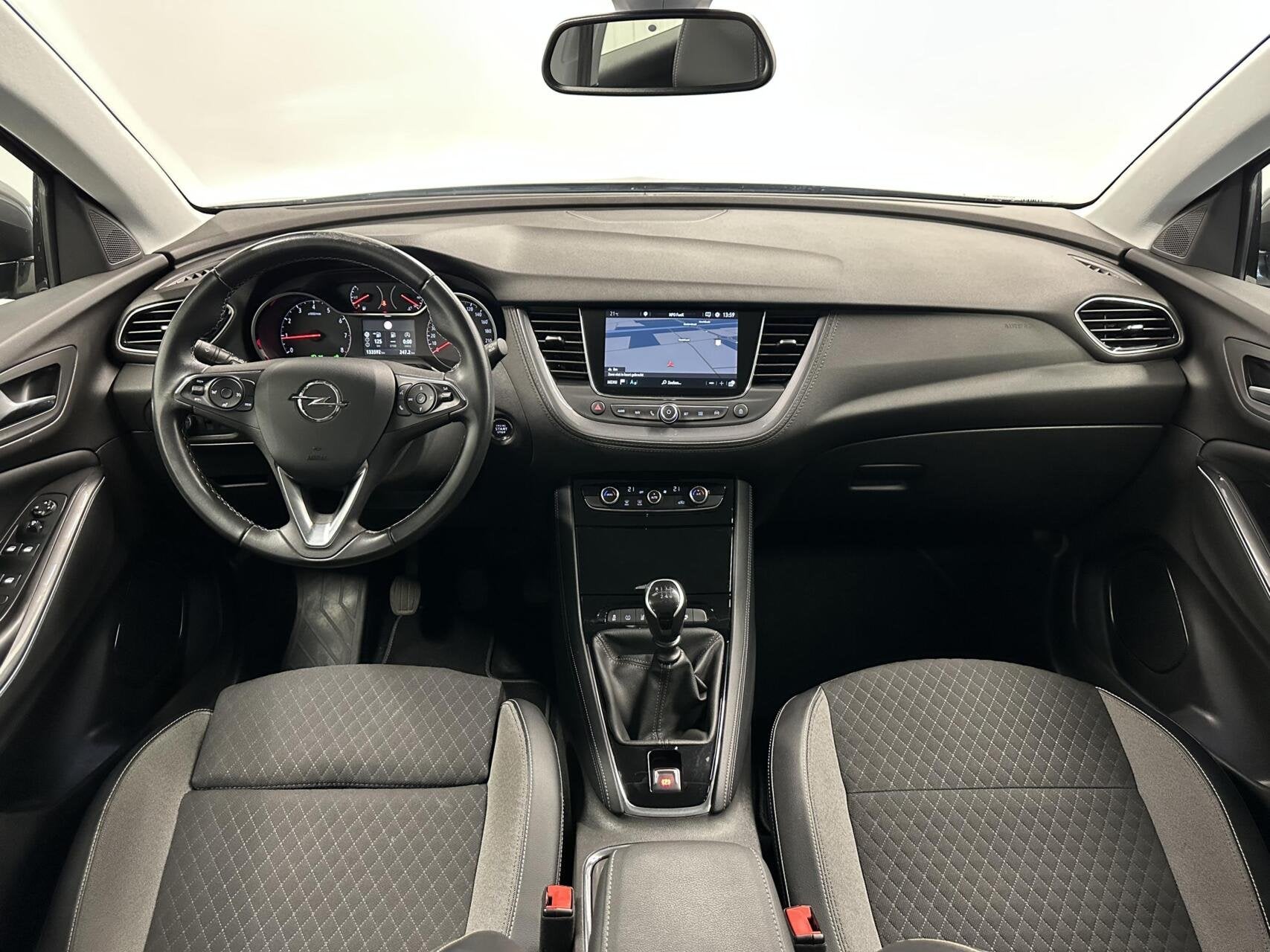 Opel Grandland X 1.2 Turbo Innovationn TREKHAAK CAMERA CARPL, Auto's, Gebruikt, 1199 cc, Met garantie (alle), Leder en Stof