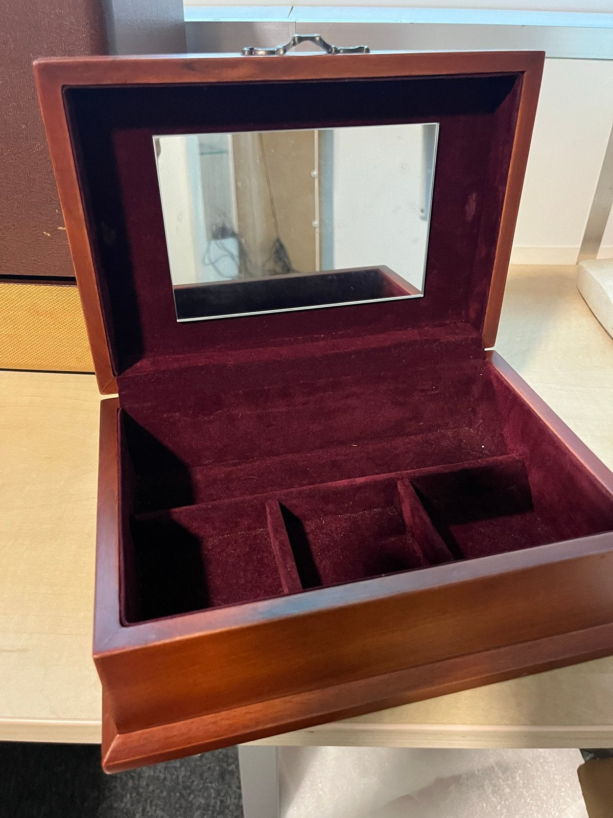 Houten sieradendoos met spiegel en fluwelen interieur, Overige materialen, Gebruikt, Minder dan 50 cm, Ophalen of Verzenden