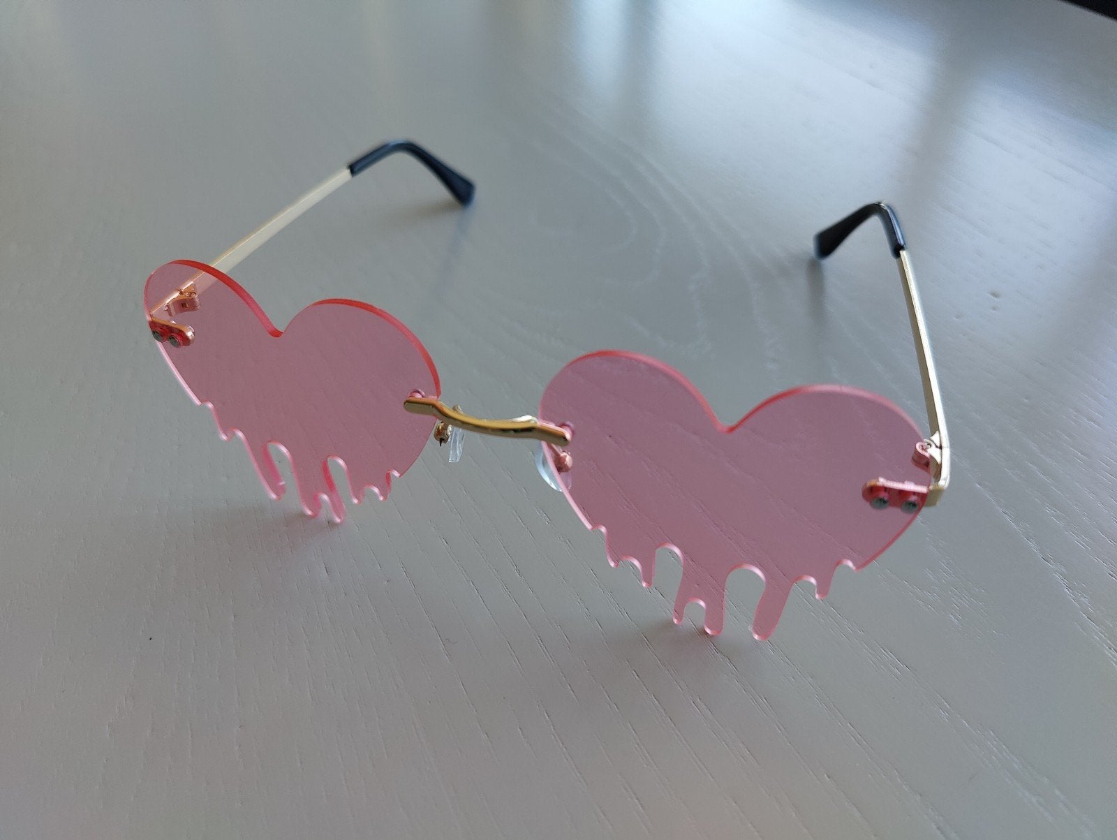 Roze festival hartjes zonnebril - Drip design *** NIEUW ***, Overige merken, Zonnebril, Nieuw, Ophalen of Verzenden