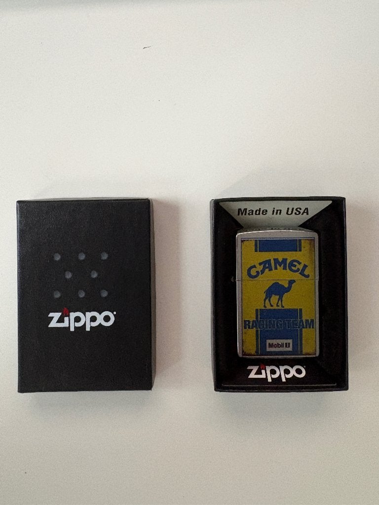 Zippo Camel Mobil Racing Team aansteker, Verzamelen, Ophalen of Verzenden, Zo goed als nieuw, Aansteker