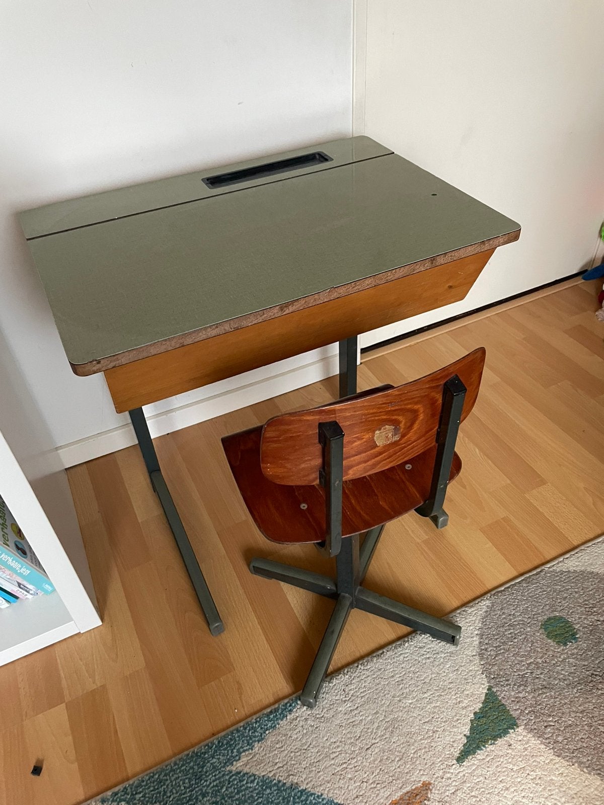 Bureau, lessenaartje kinderkamer, Kinderen en Baby's, Ophalen, Gebruikt, Tafel(s) en Stoel(en)