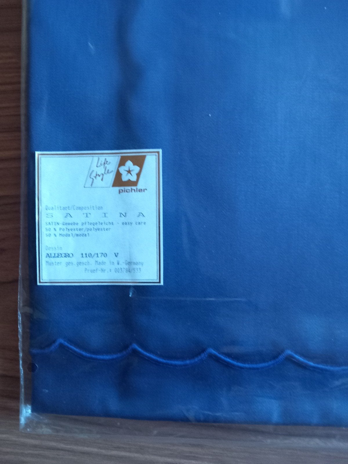 NIEUW: Donkerblauw Satijnen Tafellaken 110x170, Ophalen of Verzenden, Nieuw, Rechthoek
