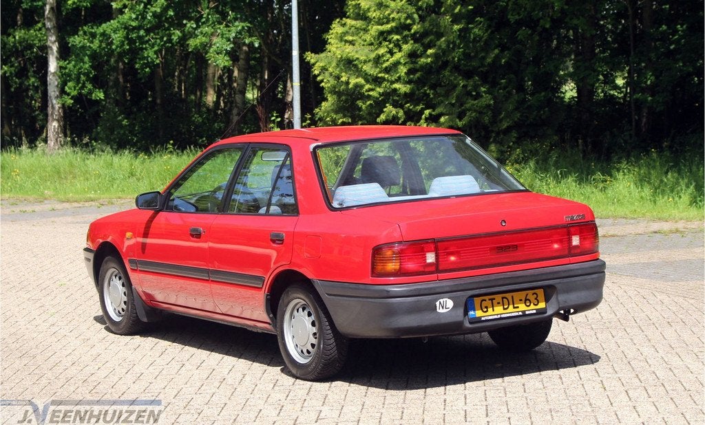 Mazda 323 1.3-16V GLX ✅1993 ⭐Leuke auto! (bj 1993), Auto's, Oldtimers, Voorwielaandrijving, Stof, Origineel Nederlands, Bedrijf