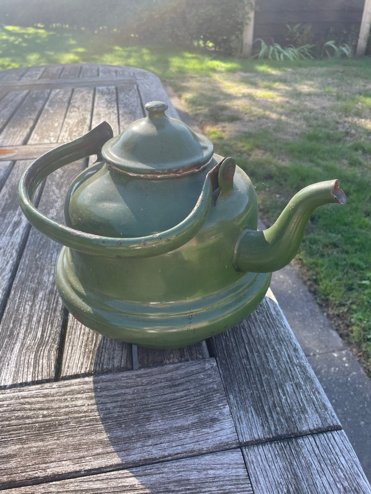 Groen emaille ketel, Ophalen