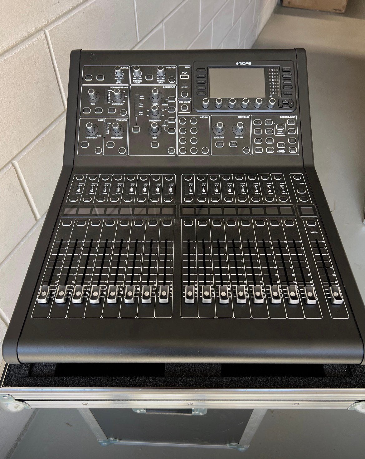 MIDAS M32R, Muziek en Instrumenten, Ophalen, Zo goed als nieuw, 20 kanalen of meer