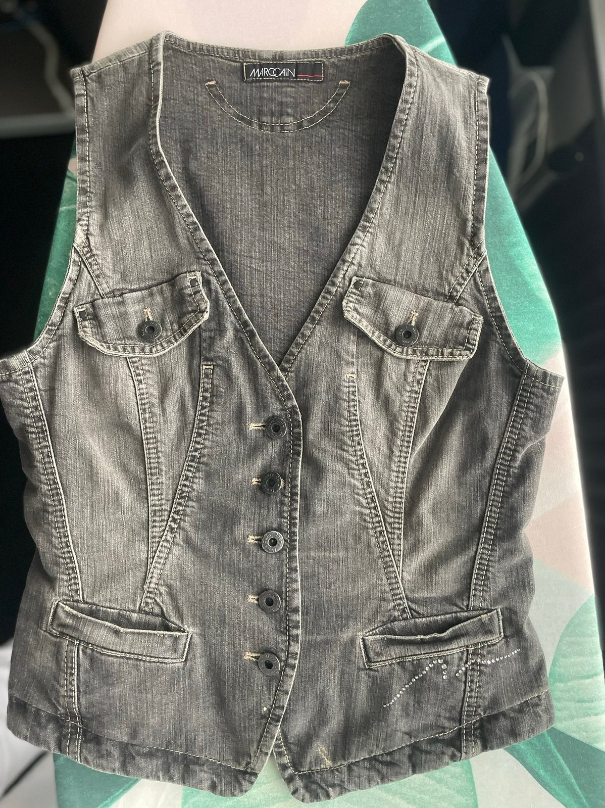 Gilet van het merk Marccain, Kleding | Dames, Bodywarmers, Ophalen of Verzenden, Zo goed als nieuw, Maat 38/40 (M), Zwart