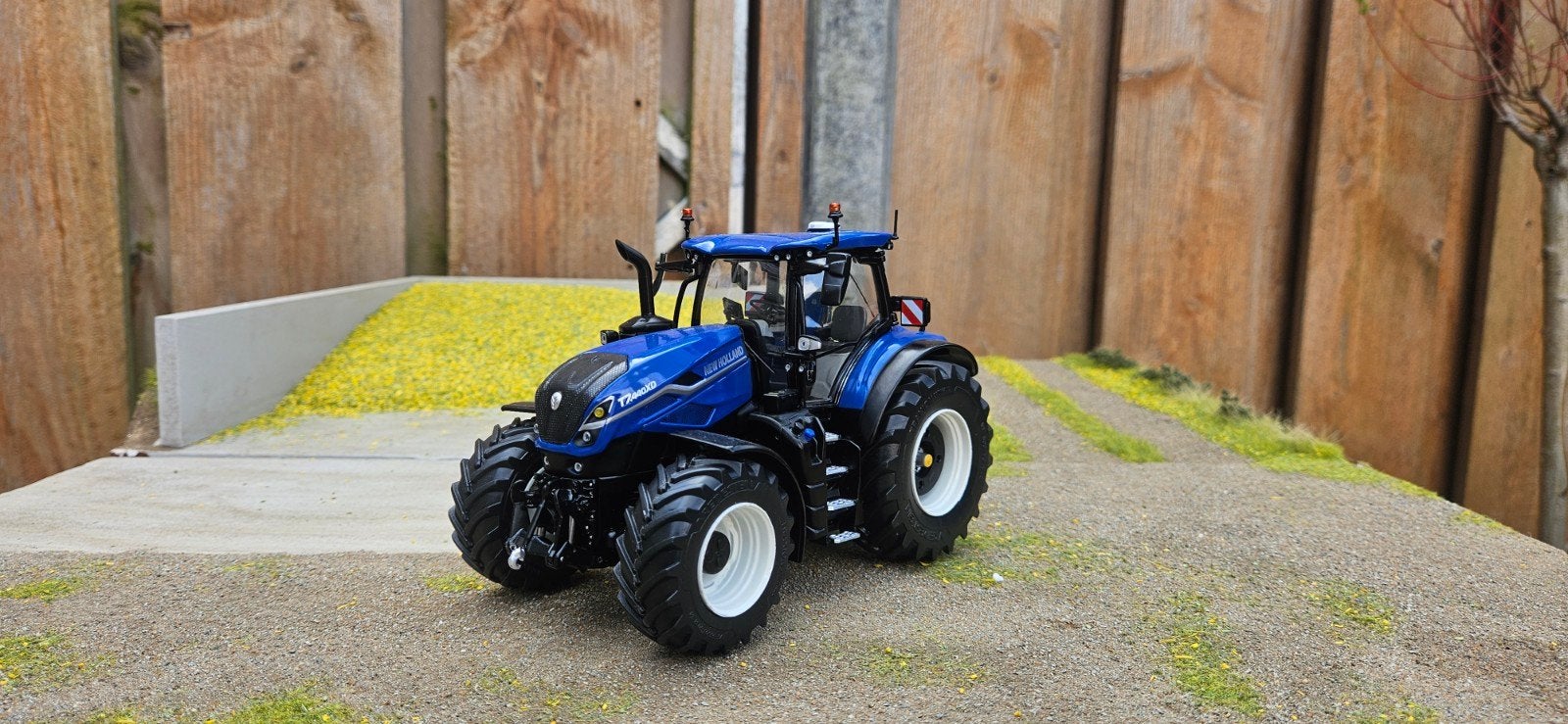 Verbouwde New Holland T7.440XD Dynamic Blue 1:32
1:32, Ophalen of Verzenden, Nieuw, Tractor of Landbouw, Overige merken