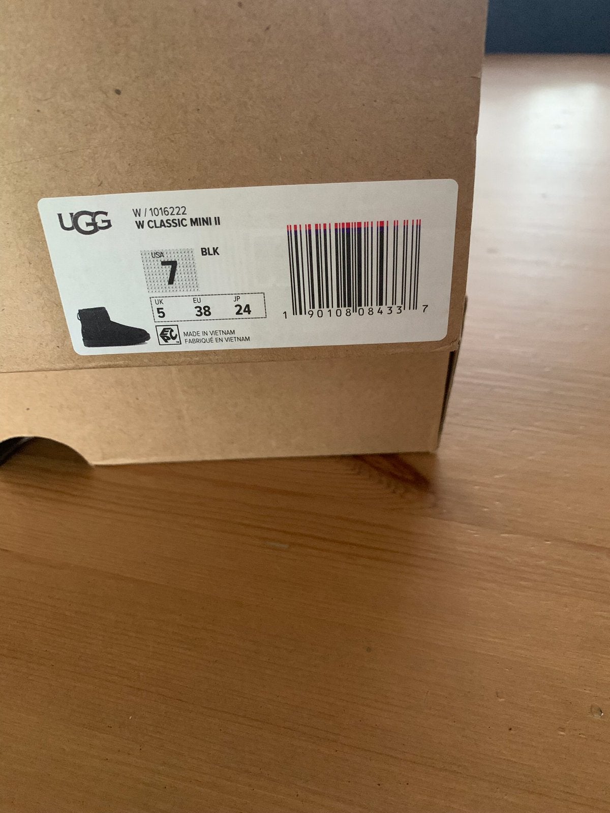 UGG Classic Mini II halfhoge laarzen - Maat 38, Kleding | Dames, Schoenen, Ophalen of Verzenden, Nieuw, Zwart, Lage of Enkellaarzen