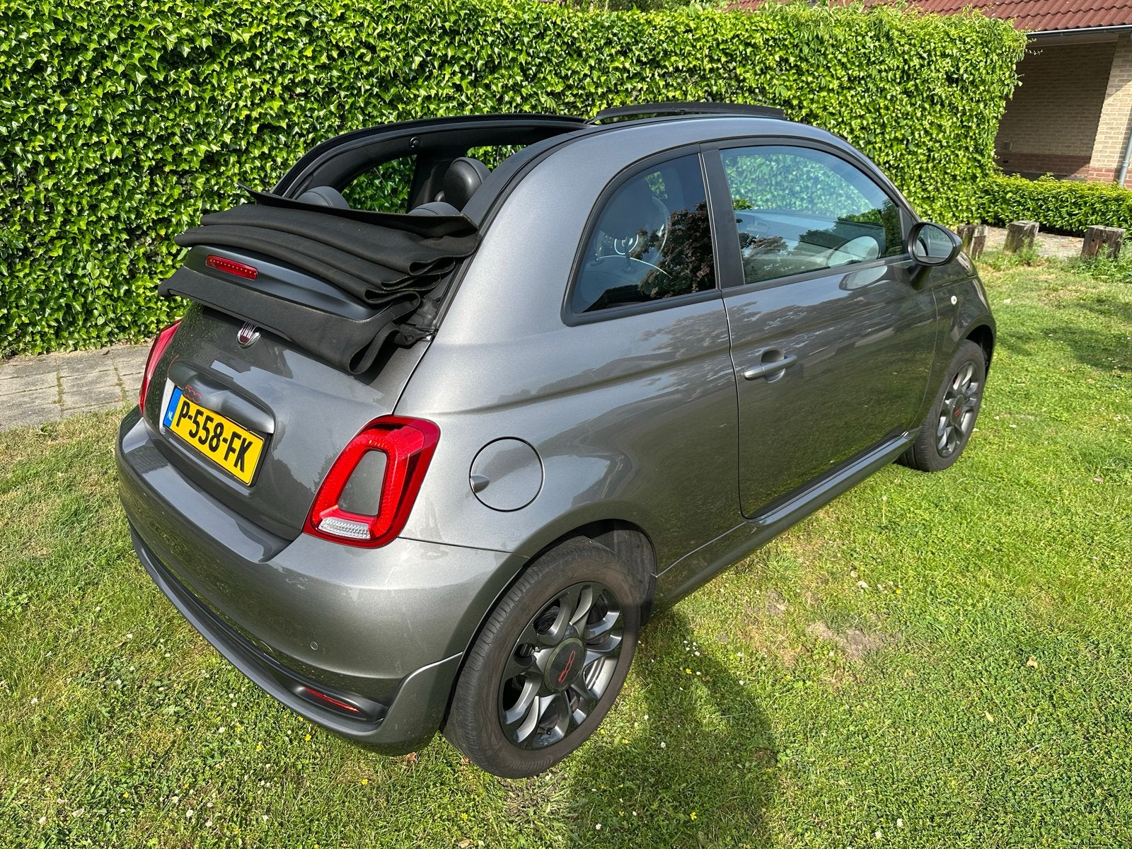 Fiat 500 cabrio 1.2 rockstar automaat in nieuwstaat!, 40 €/maand, 4 cilinders, Cabriolet, 4 stoelen