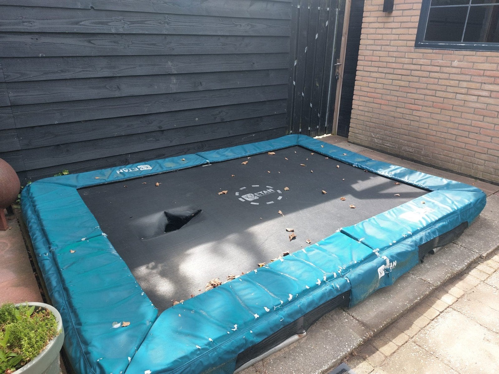 Eten trampoline nieuw doek nodig, Ophalen