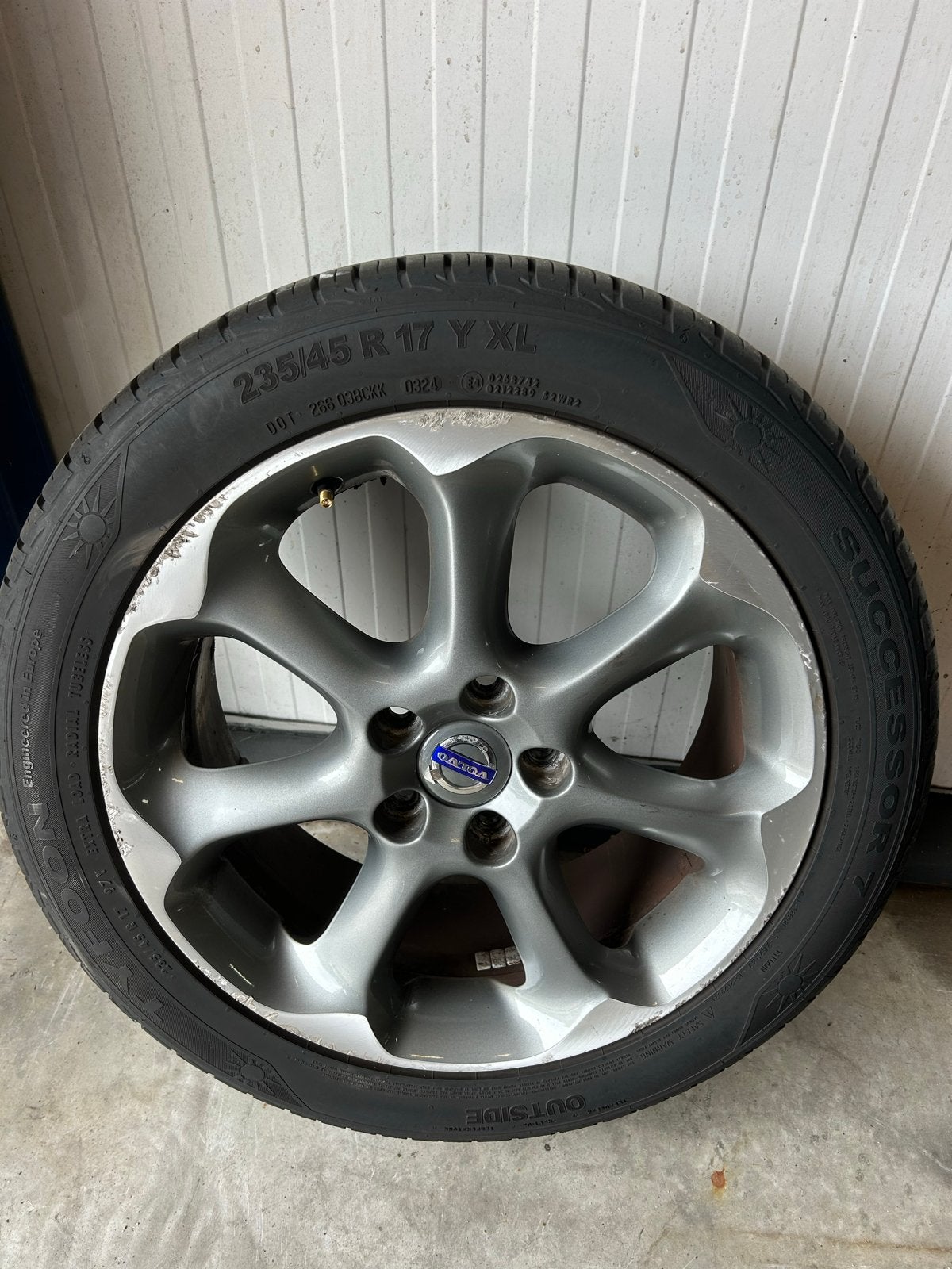 Volvo ocean race 17 inch velgen met zomerbanden, Auto-onderdelen, Banden en Velgen, Ophalen, Gebruikt, Banden en Velgen, 17 inch