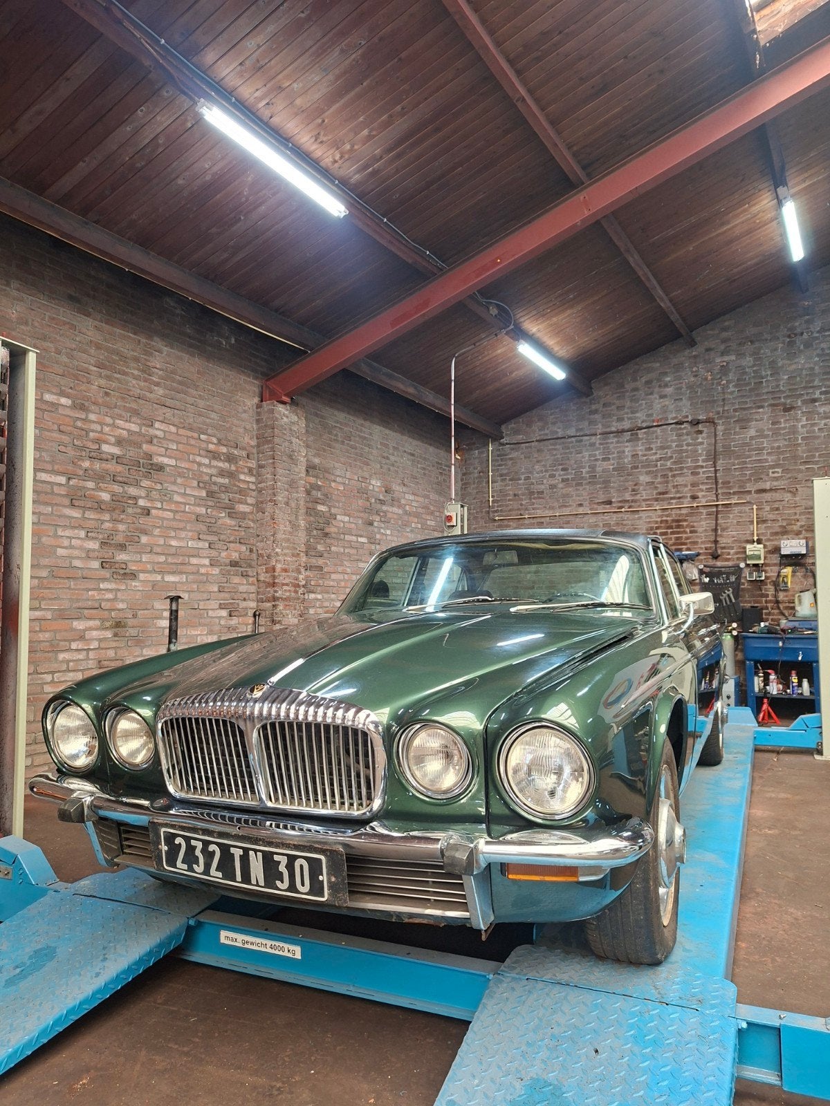 Daimler vandenplas serie 2 1977 met werk, Auto's, Automaat, Beige, 12 cilinders, Leder