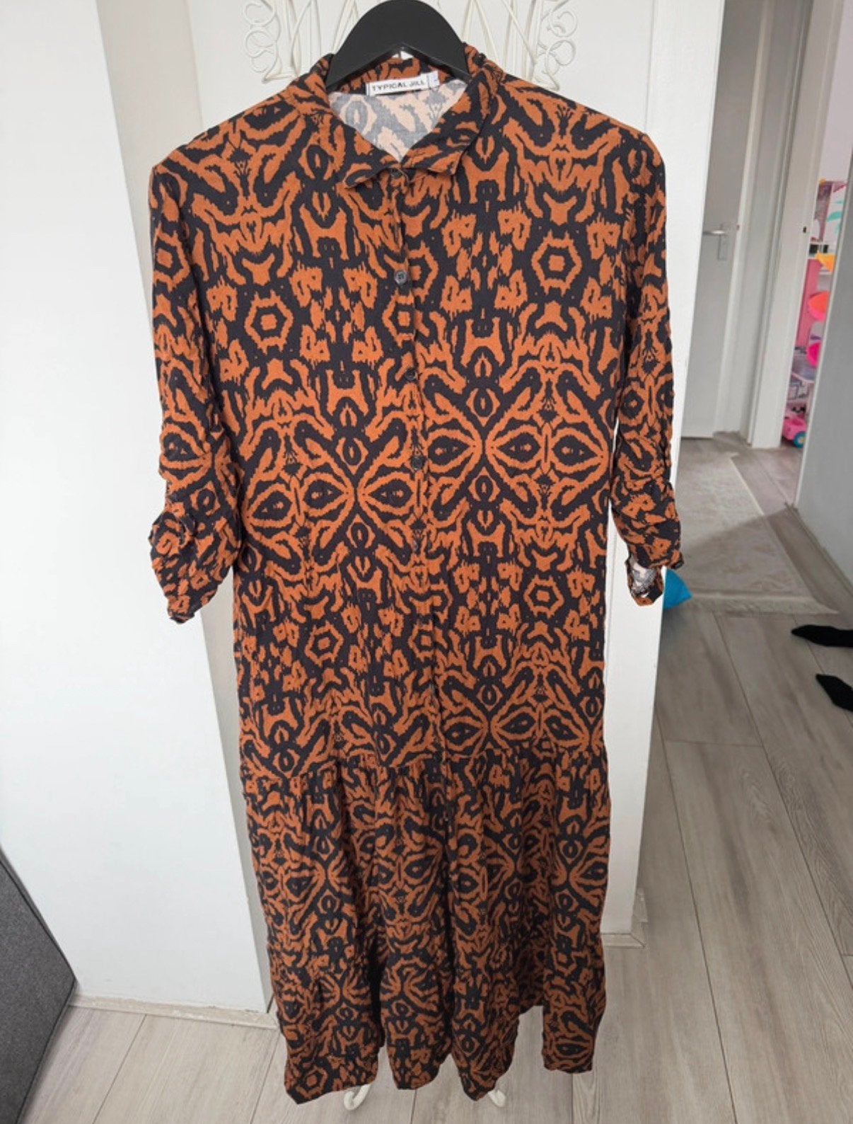 Jurk van het met TYPİCAL JILL, Bruin, Maat 42/44 (L), Ophalen of Verzenden, Zo goed als nieuw