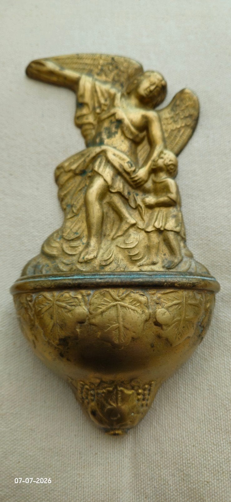 Antiek koperen wijwaterbakje met engel en kind, Antiek en Kunst, Ophalen of Verzenden