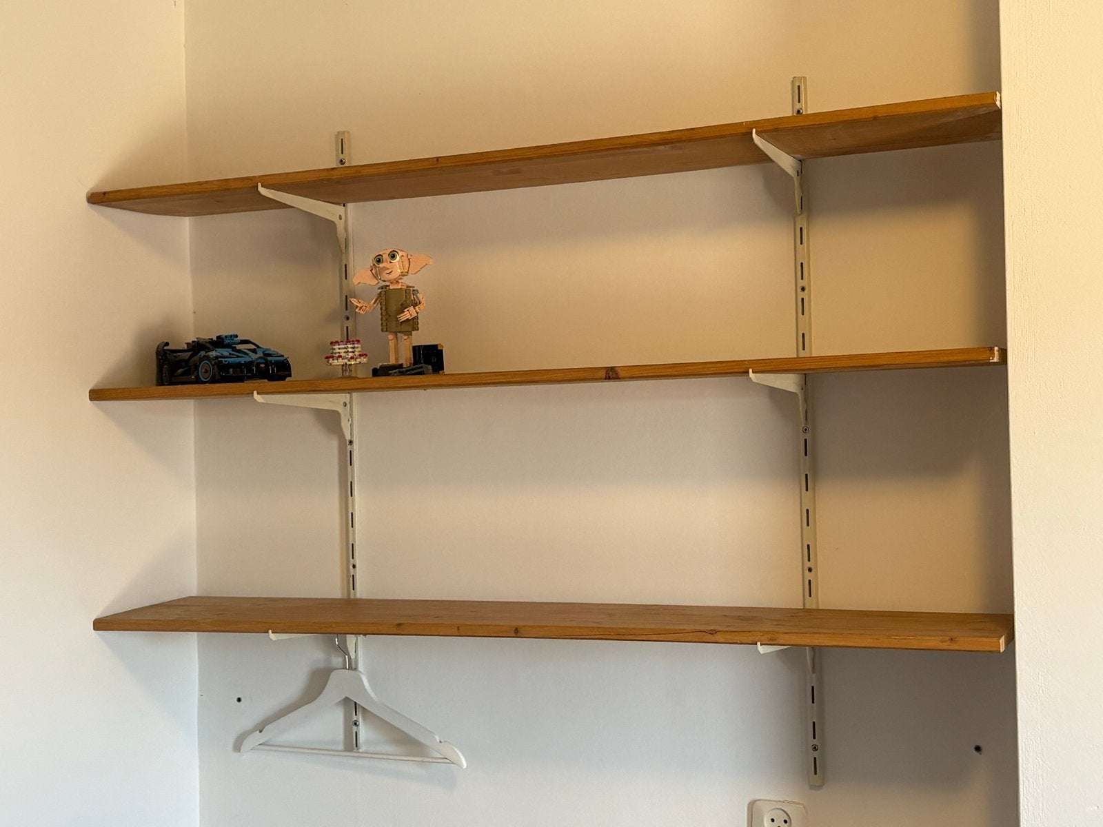 Wandrek met 3 planken - 134cm breed, 25cm diep, Ophalen, Gebruikt