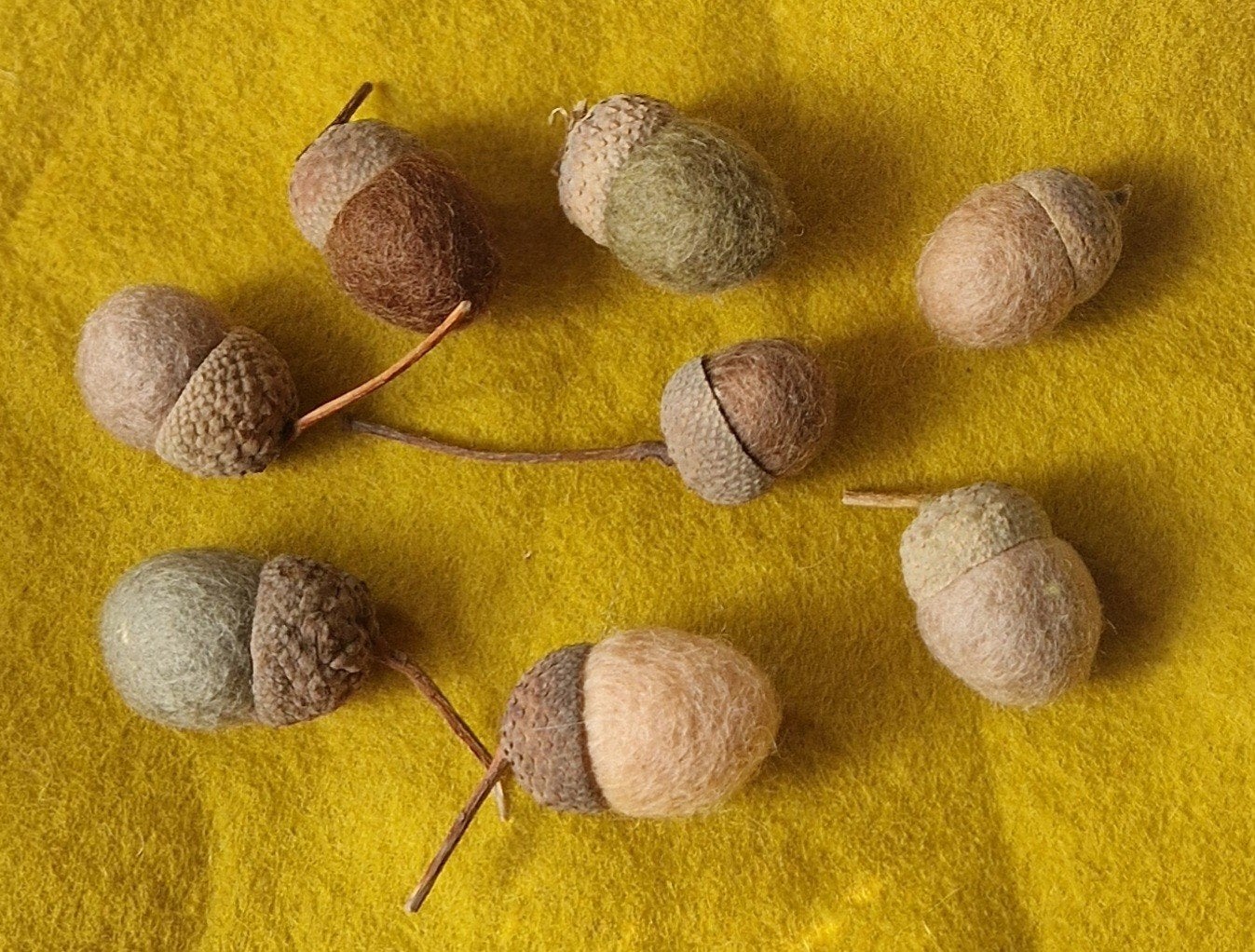 Vrije School Seizoenstafel herfst Herfsttafel eikels set 8St, Verzenden, Nieuw, Figuurtje(s), Wolvilt