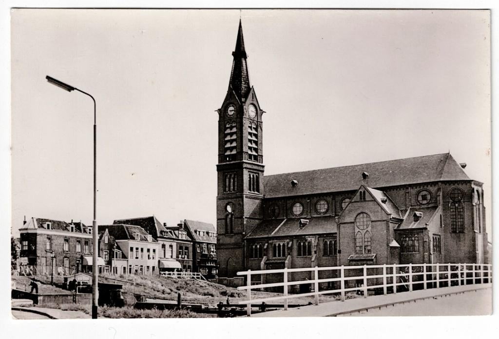 Vlaardingen. Fotokaart van Johannes de Doper Kerk., Ophalen of Verzenden, Ongelopen, Zuid-Holland
