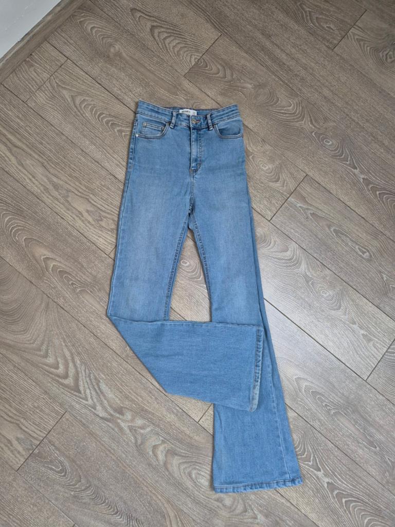 Flared jeans. Maat 36, W28 - W29 (confectie 36), Pull & Bear, Gedragen, Verzenden
