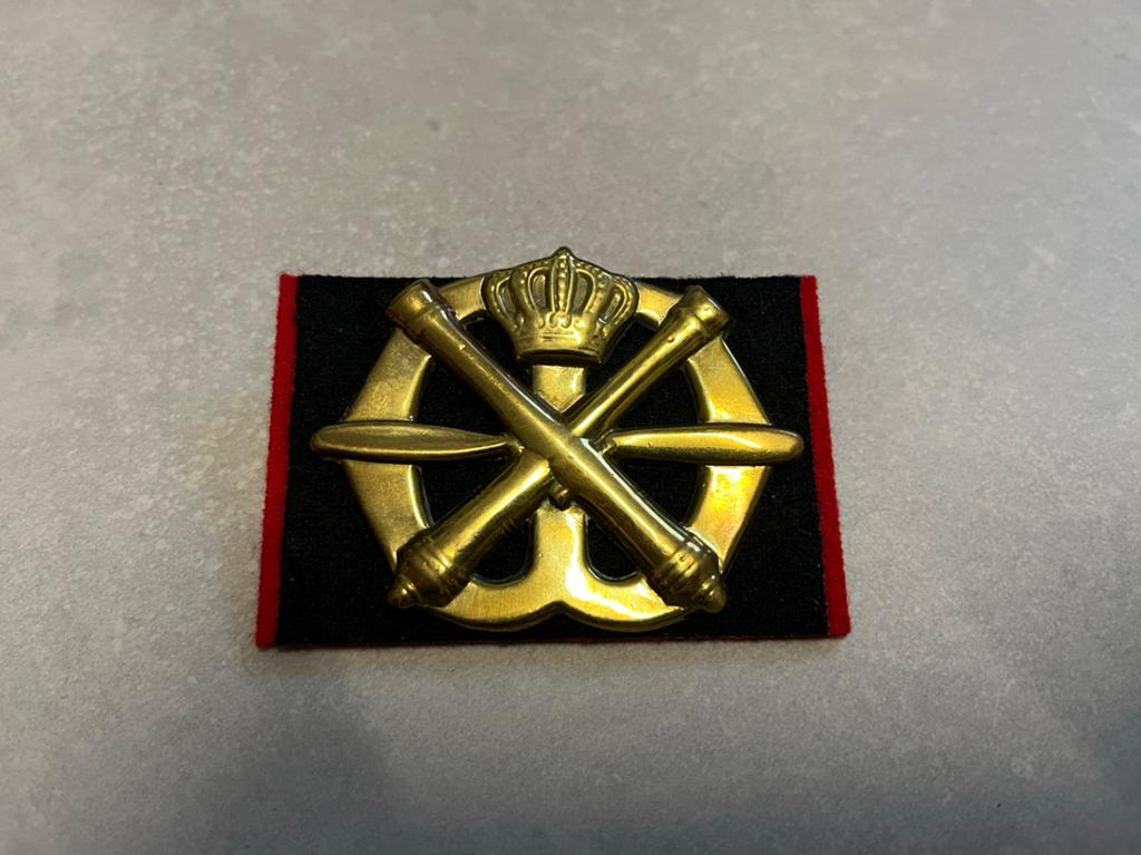 Baretembleem Luchtdoelartillerie Hoornse Slag, Verzamelen, Ophalen of Verzenden, Landmacht, Nederland, Embleem of Badge