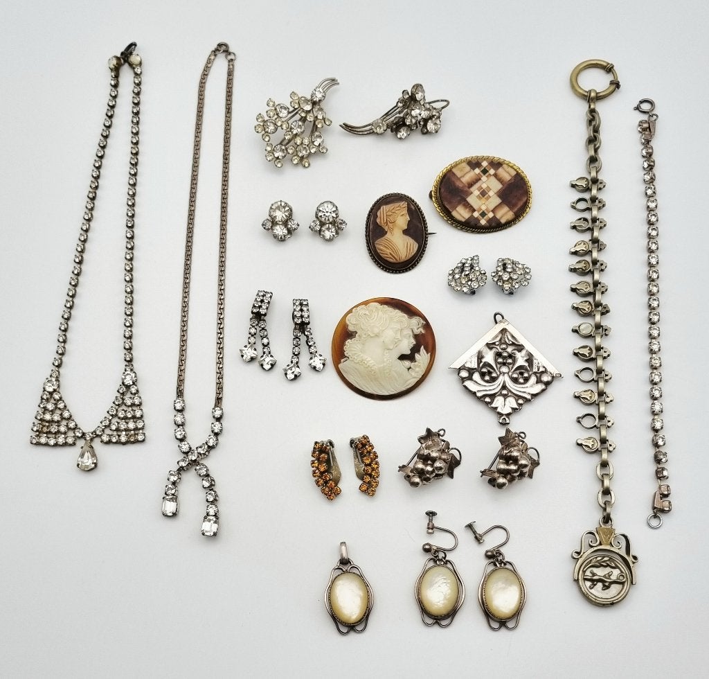 1223. Lot sieraden - strass en cameeën, Ophalen, Overige materialen, Overige typen
