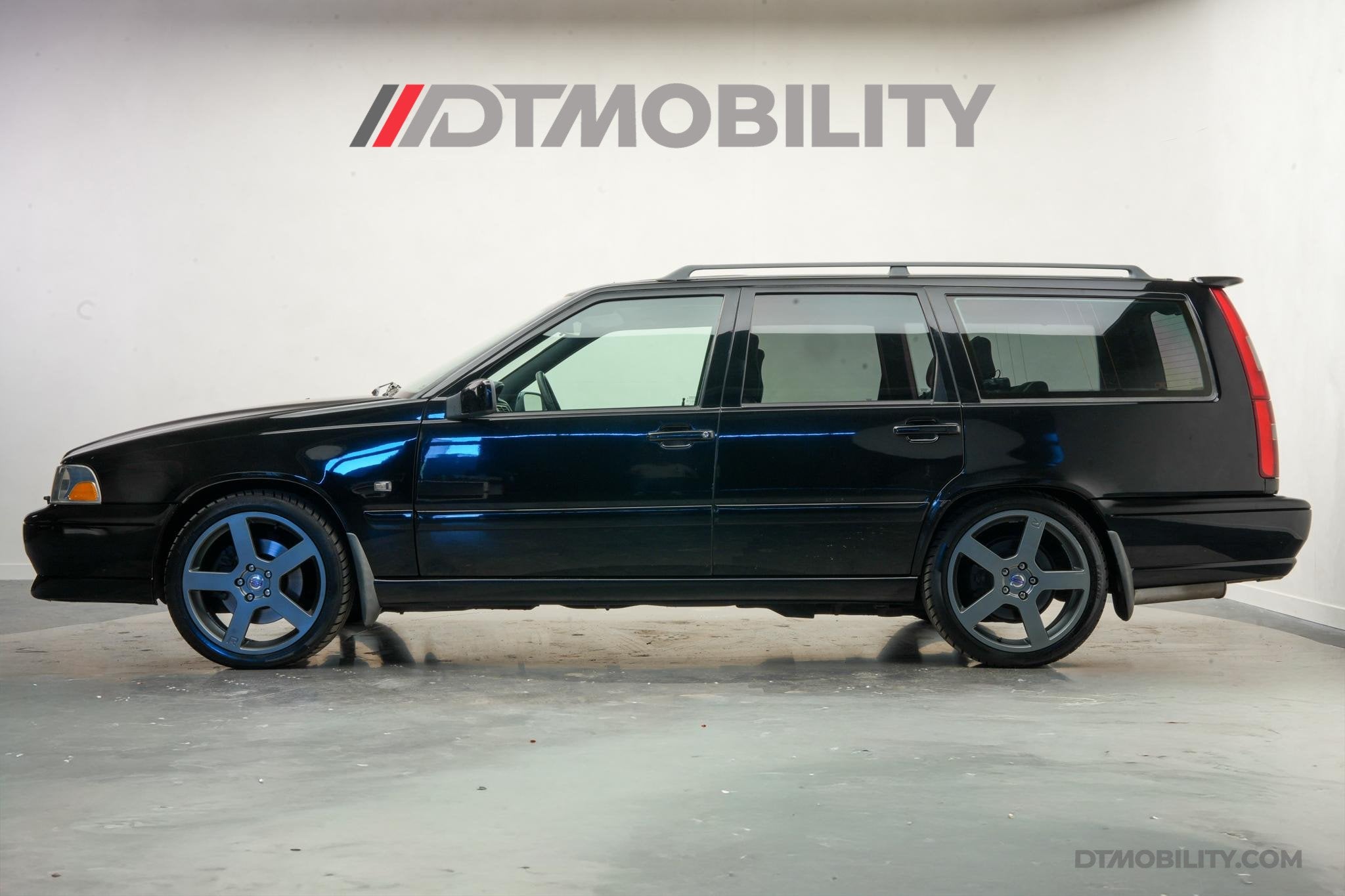Volvo V70 2.3 R AWD | Zeer nette staat | Origineel Nederland, Auto's, Automaat, Gebruikt, Zwart, Zwart