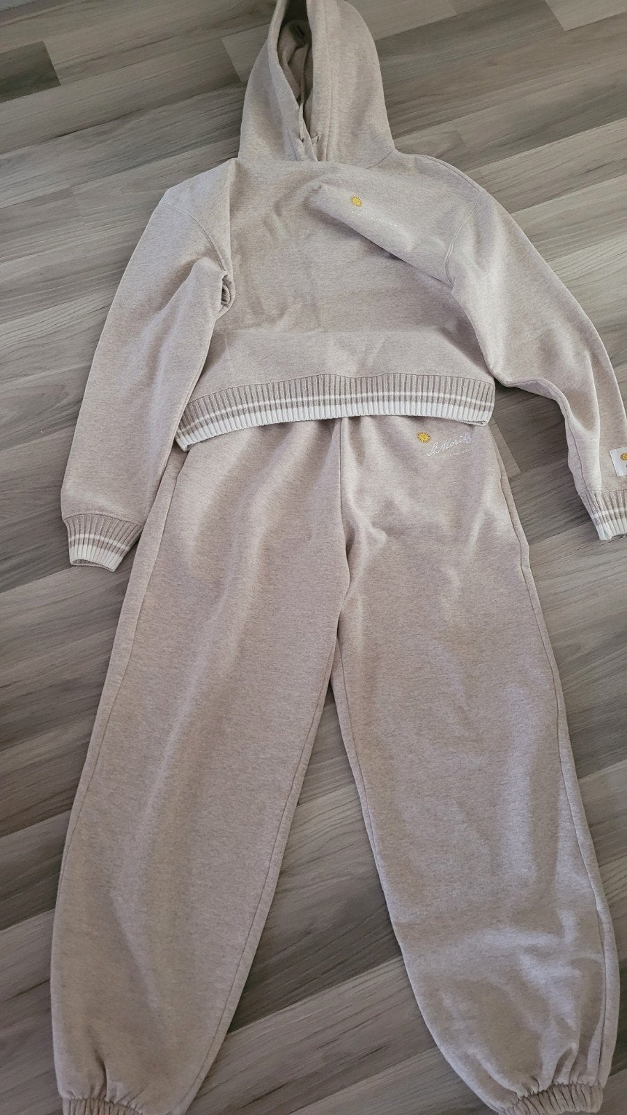 St. Moritz hoodie en joggingbroek set  nieuw, Kleding | Dames, St. Moritz, Ophalen of Verzenden, Nieuw, Beige