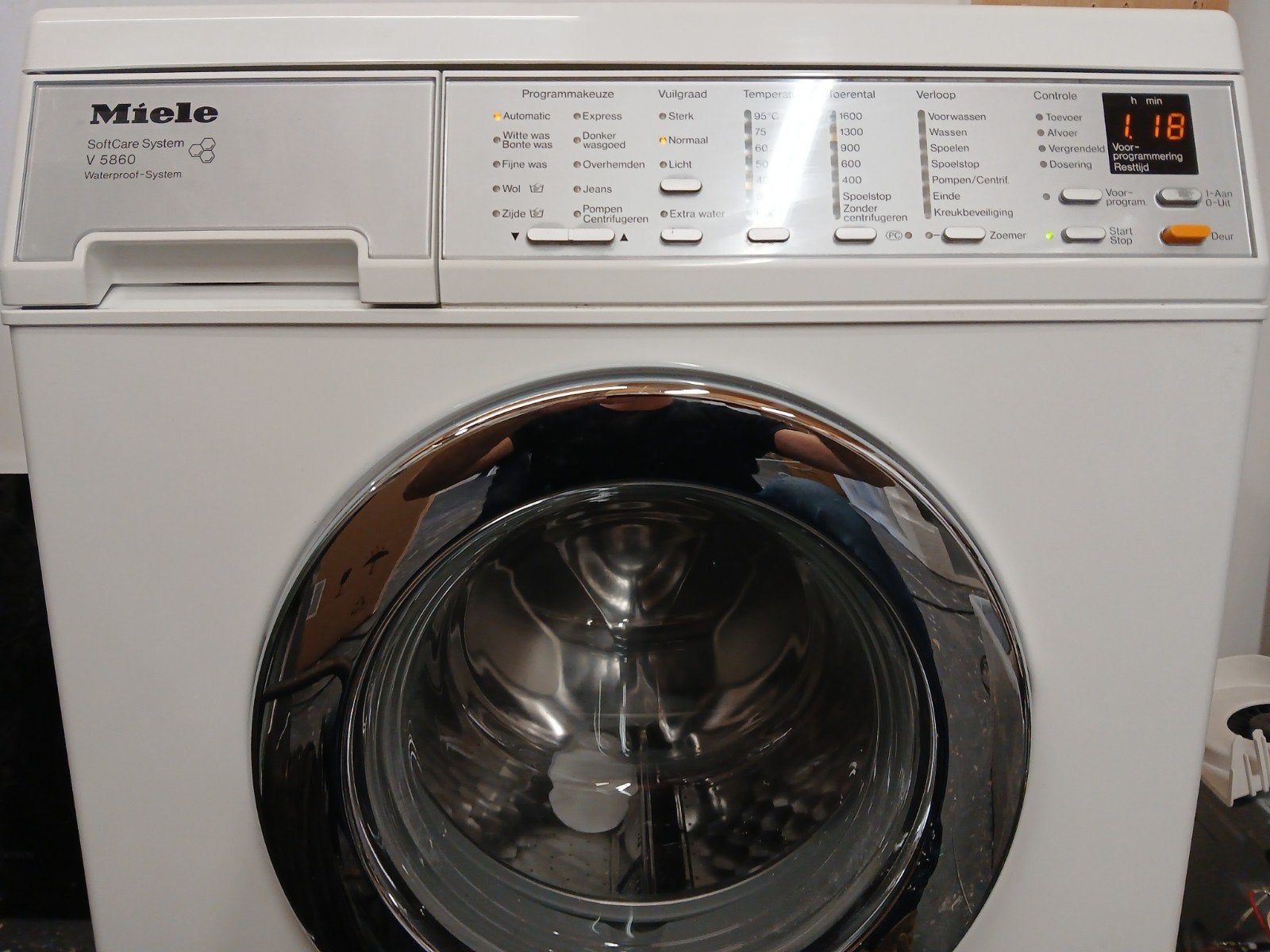 Miele wasmachine 1600 toeren., 8 tot 10 kg, Ophalen of Verzenden, 85 tot 90 cm, 1600 toeren of meer