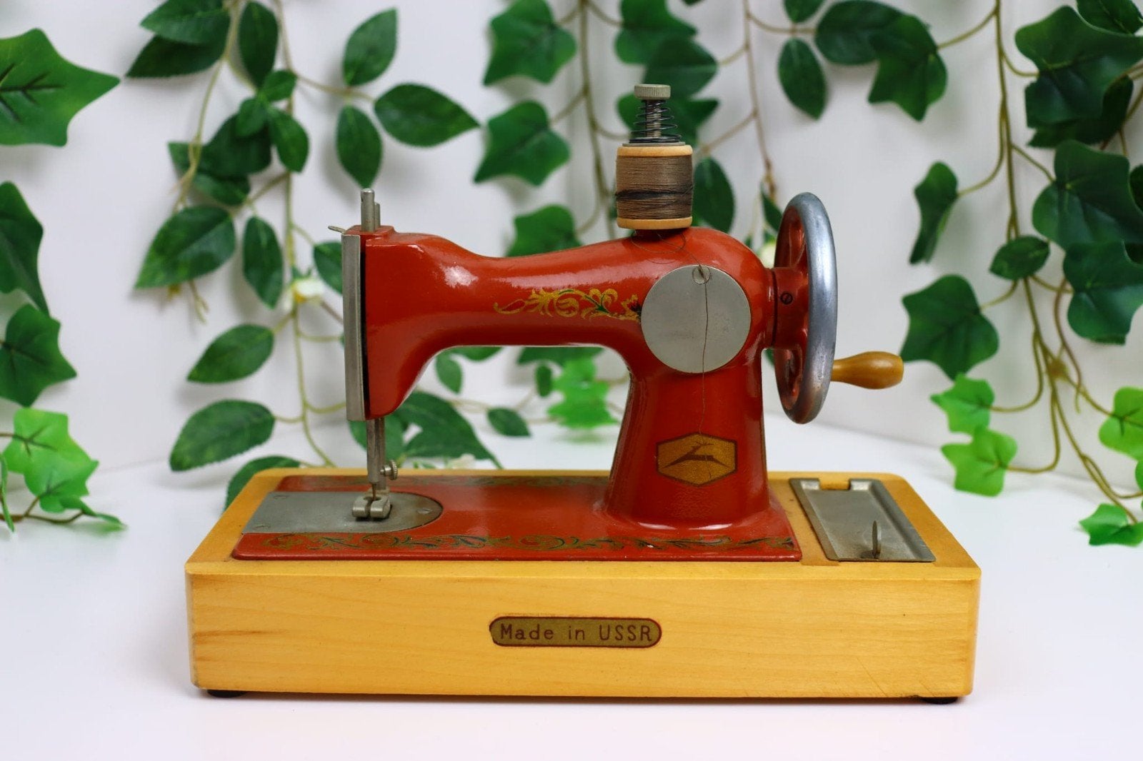 Mooie vintage kinder naaimachine uit de Sovjet-unie, Ophalen of Verzenden