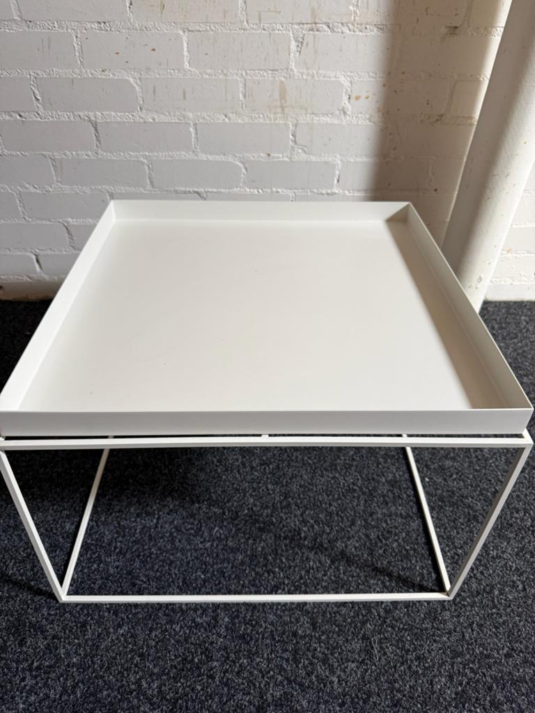 Witte vierkante salontafel Hay - metaal, Huis en Inrichting, Tafels | Salontafels, Ophalen, Gebruikt, Vierkant, 50 tot 100 cm