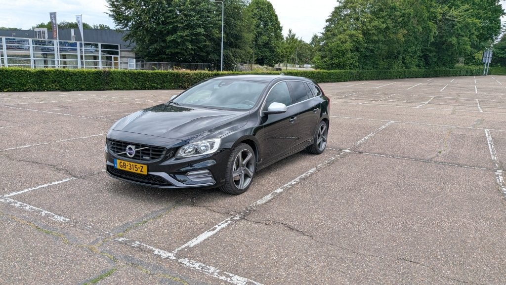 Volvo V60 T3 r-design met polestartuning 180 pk 2015 Zwart, Voorwielaandrijving, 1596 cc, Zwart, 4 cilinders