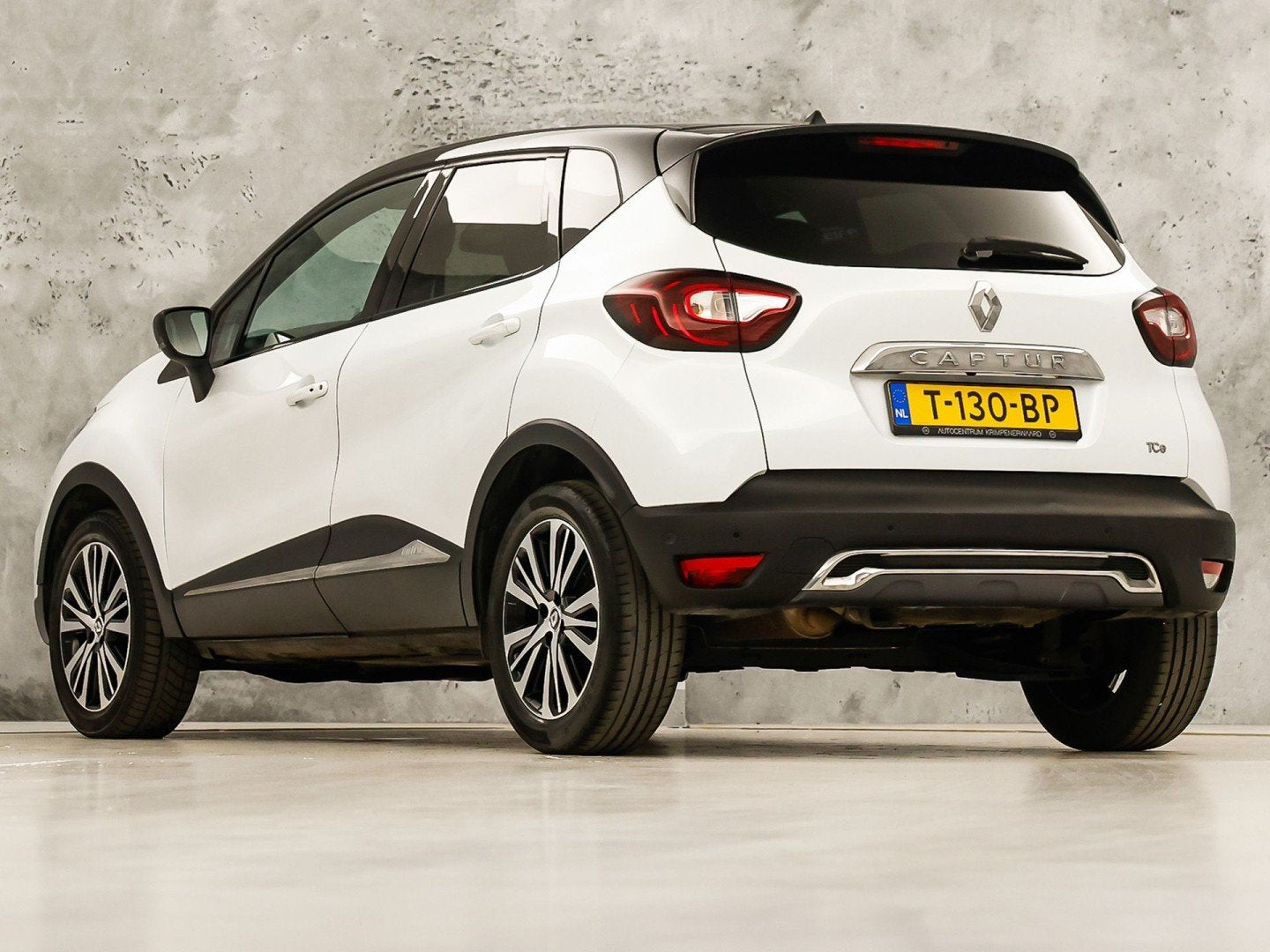 Renault Captur 1.2 TCe Initiale Paris (PANORAMADAK, NAVIGATI, Voorwielaandrijving, 12 maanden, Gebruikt, 4 cilinders