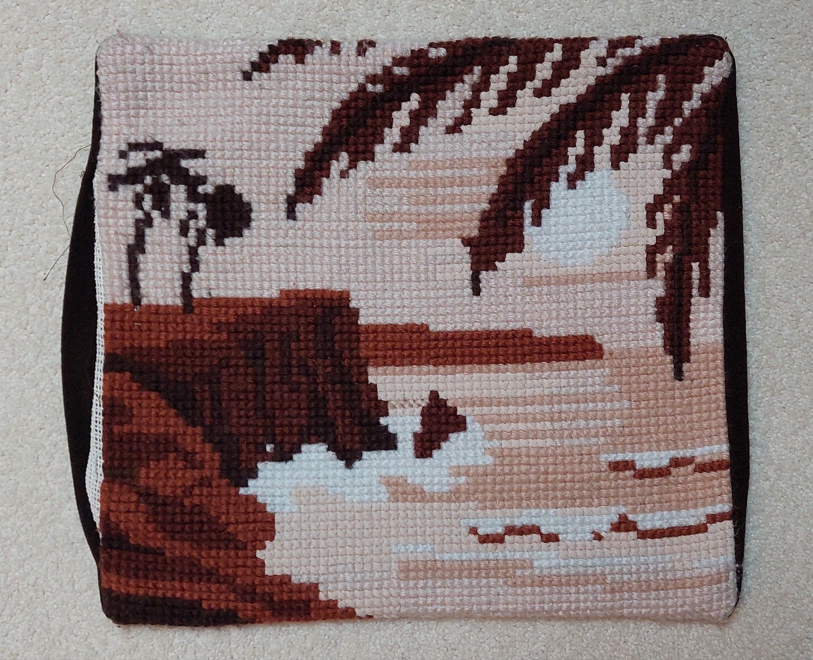 Geborduurd Kussenhoes Tropische Sferen 37x37 cm, Ophalen of Verzenden, Gebruikt, Bruin, Vierkant