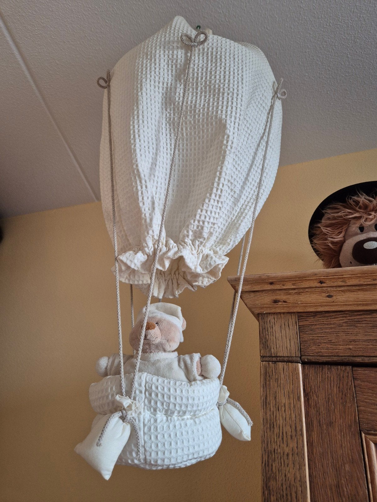 hanglamp luchtballon met beertje, Huis en Inrichting, Lampen | Hanglampen, Ophalen of Verzenden, Zo goed als nieuw, Textiel, E27 (groot)