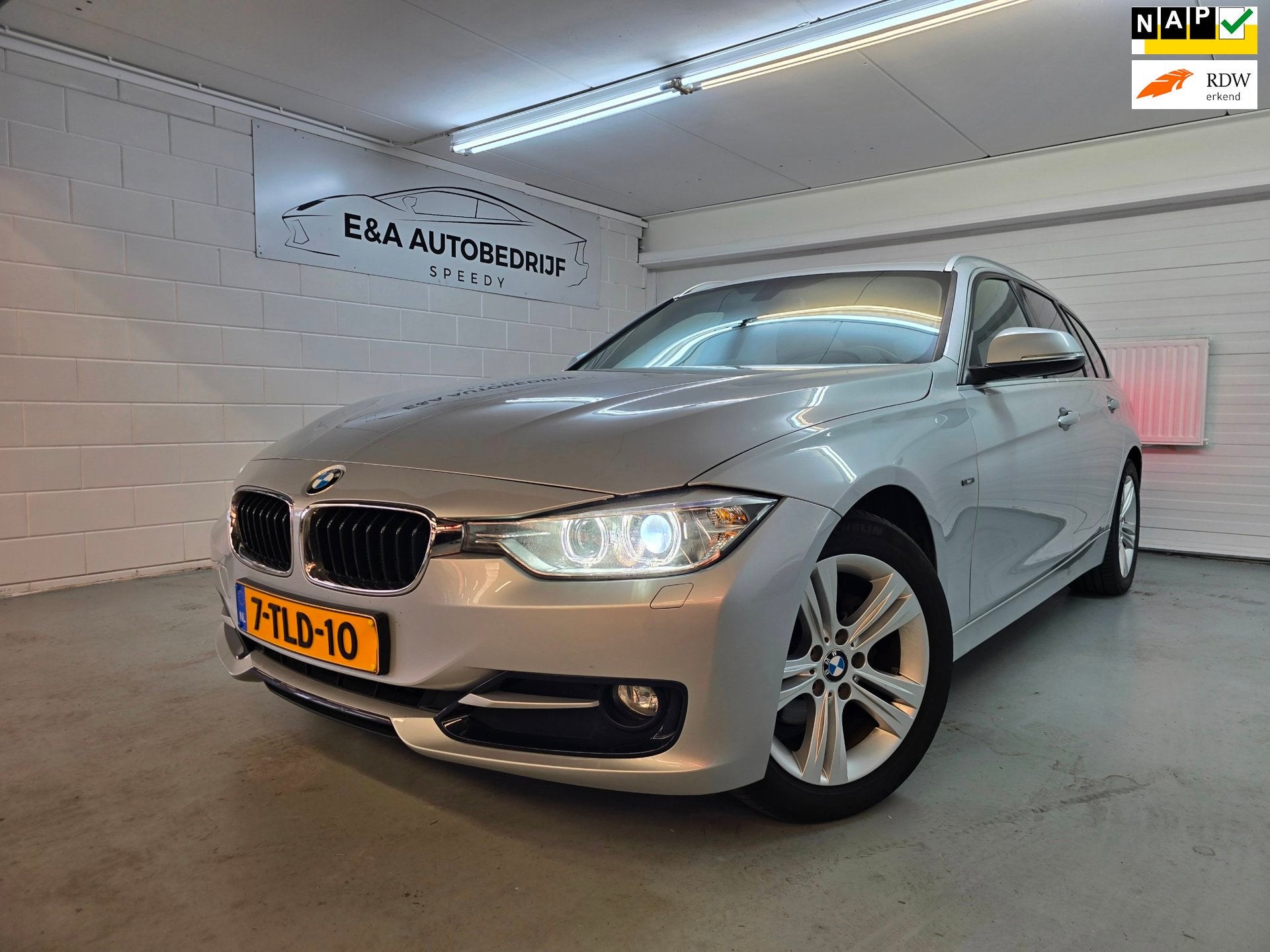 BMW 3-serie Touring 316i Executive Sport Automaat / NAVI / N, Auto's, Gebruikt, Euro 6, 4 cilinders, 1445 kg