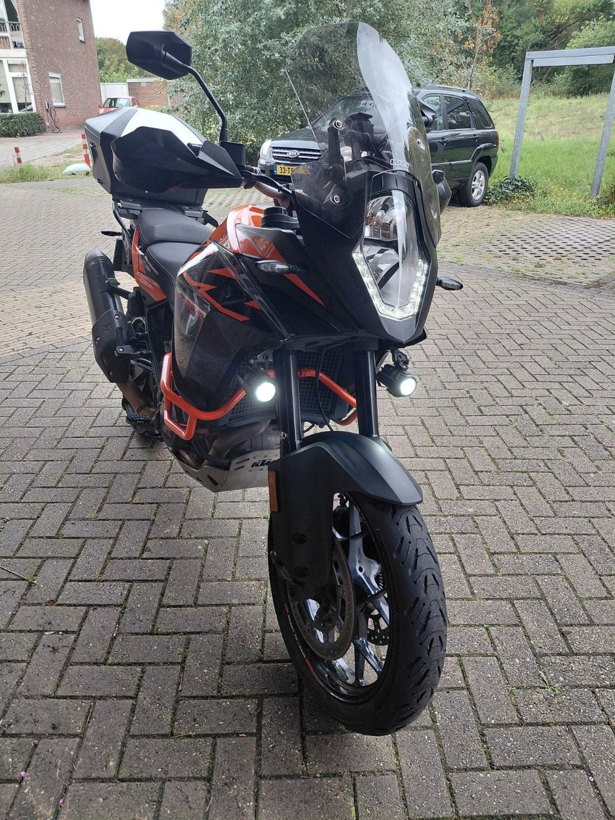 KTM 1090 Adventure met veel extra's! Incl 3 delige kofferset, Motoren, 2 cilinders, Handvatverwarming, Motorrijbewijs A, Gebruikt