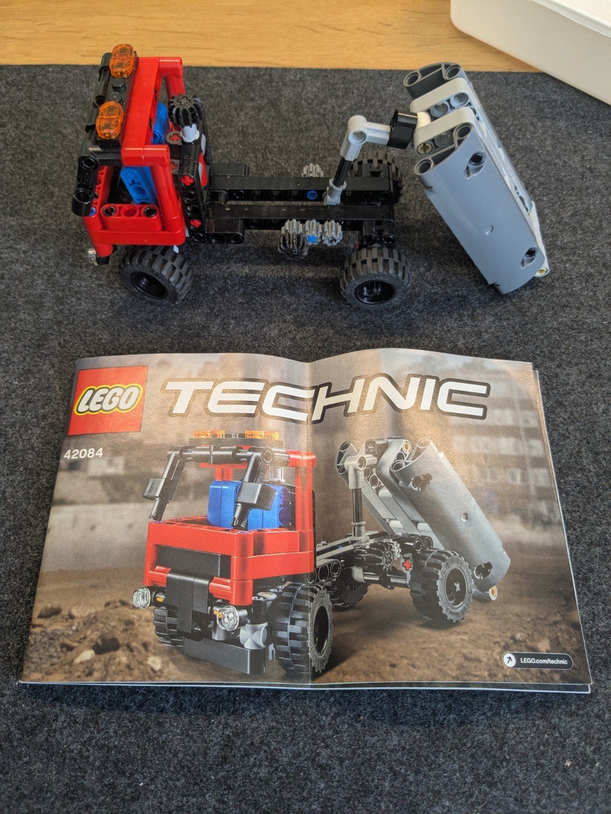 LEGO Technic 42084 haakarmvoertuig, Lego, Compleet, Ophalen of Verzenden, Zo goed als nieuw