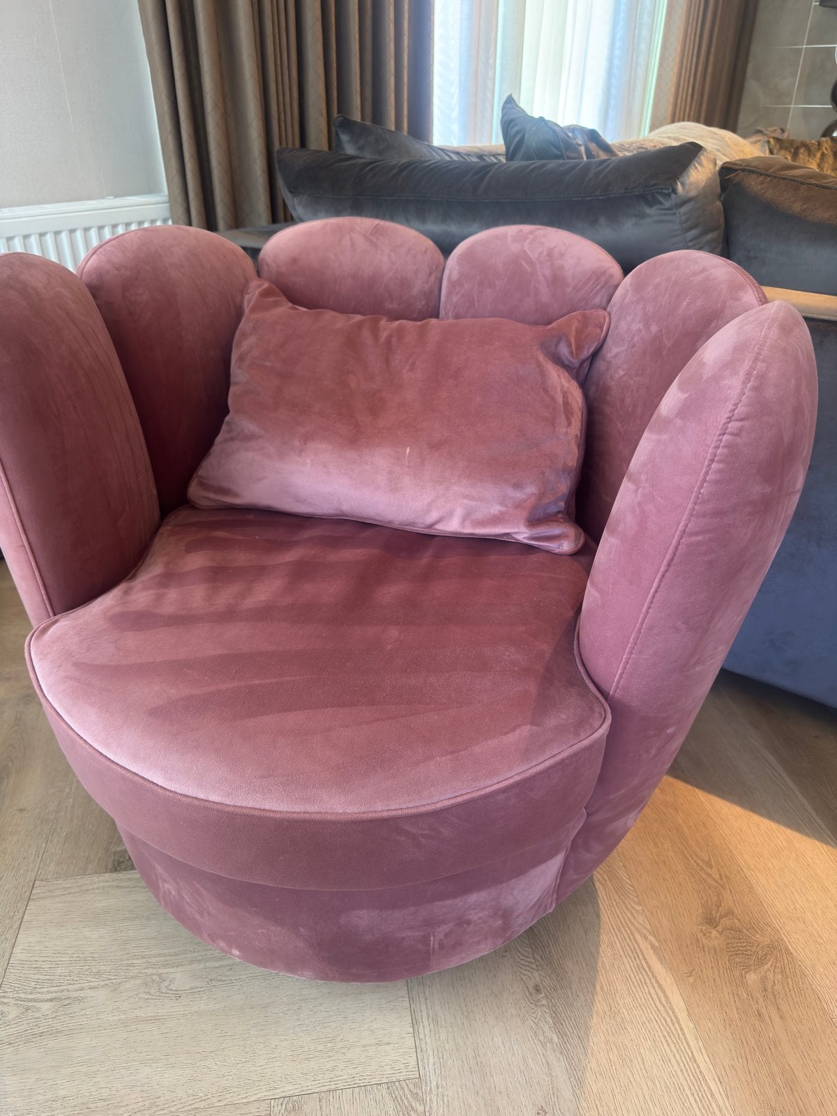 Luxe roze velvet fauteuil / draaifauteuil met kussen - ByBoo, Huis en Inrichting, Ophalen, Eenpersoons, 75 tot 100 cm, Zo goed als nieuw