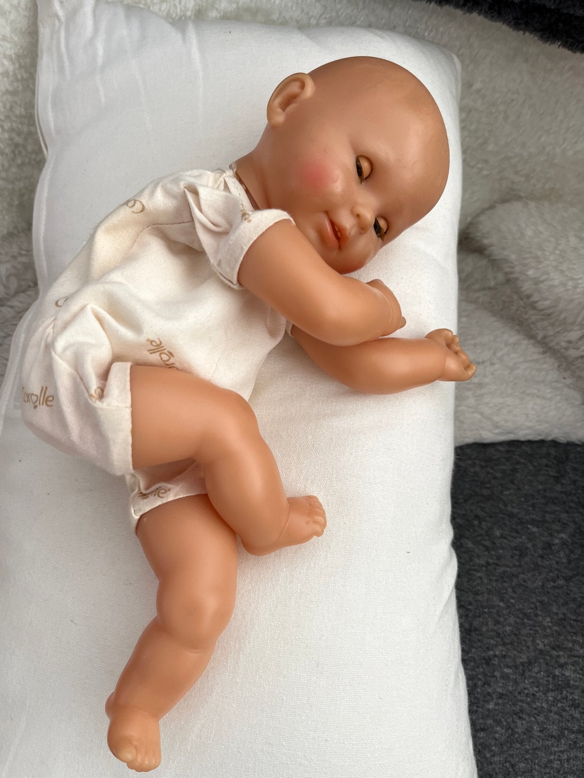 Corolle babypop met blauwe ogen en rompertje, Kinderen en Baby's, Ophalen of Verzenden, Gebruikt, Babypop