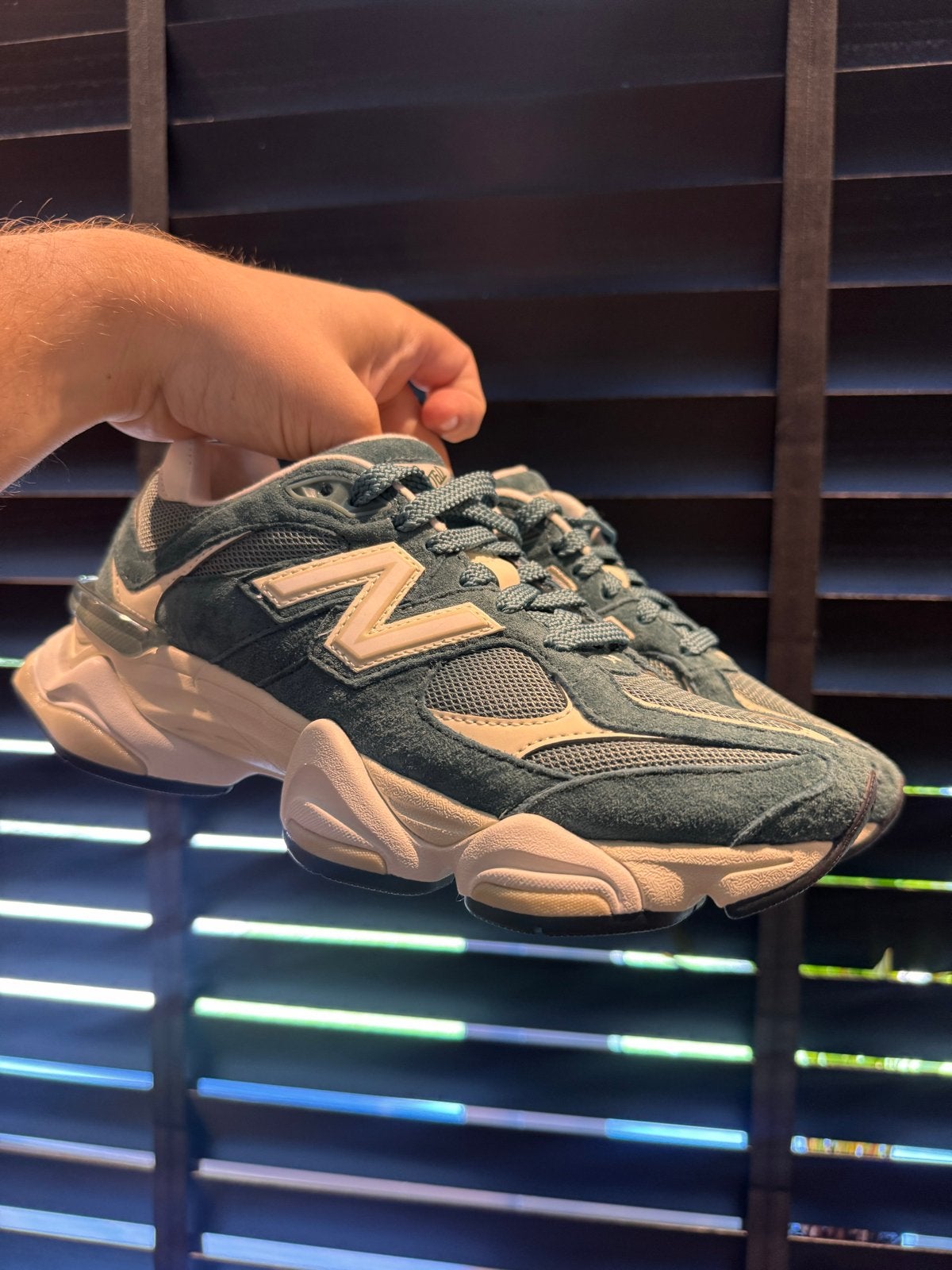 NIEUWE New Balance U9060 New Spruce Angora Sneakers - 39.5, Nieuw, Ophalen of Verzenden, Sneakers of Gympen, Groen