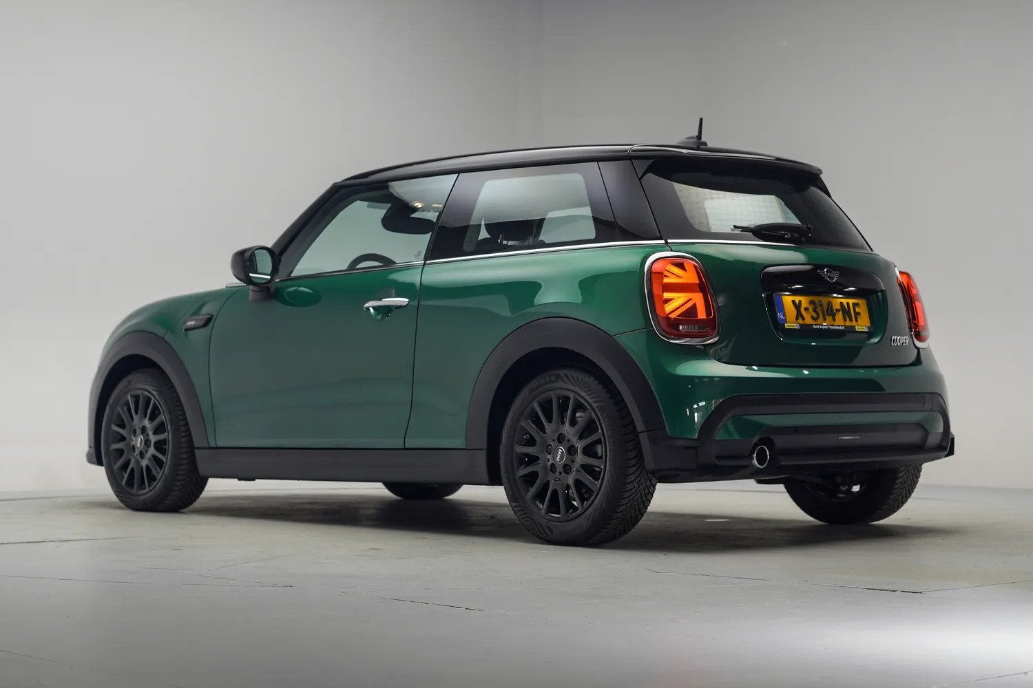 MINI Cooper 1.5 Cooper 136pk Camden Edition [ LED Apple/Andr, 136 pk, Gebruikt, 4 stoelen, 49 €/maand