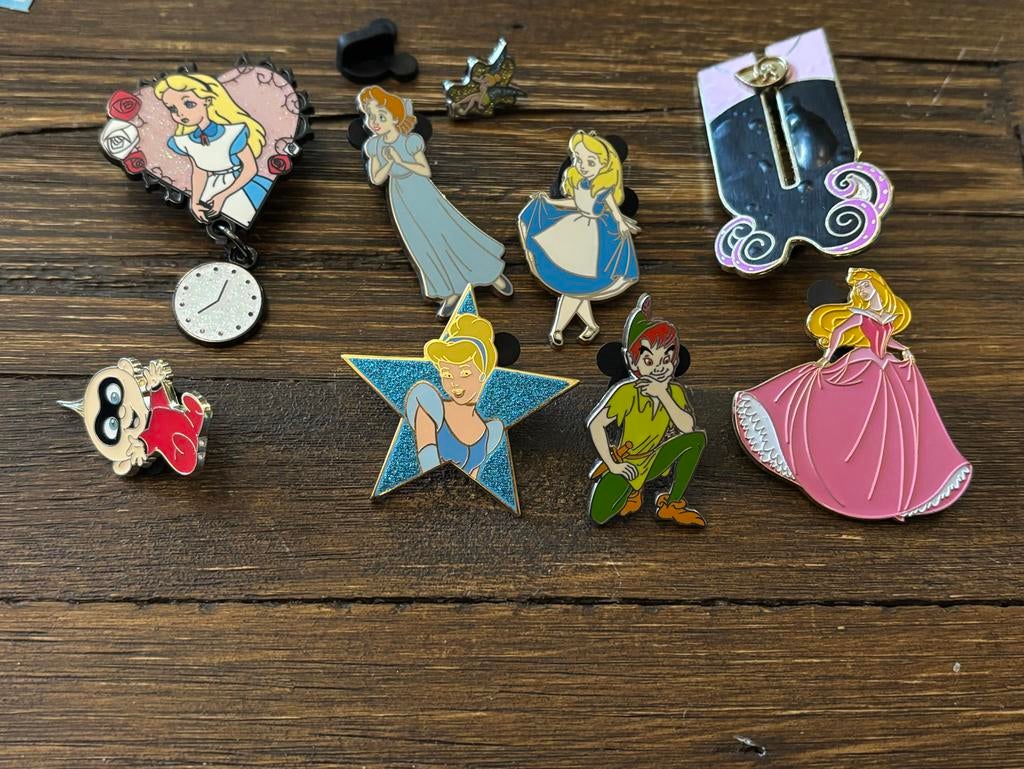 Disney Pins: Assepoester, Peter Pan, Alice en meer, Verzamelen, Speldjes, Pins en Buttons, Gebruikt, Ophalen of Verzenden