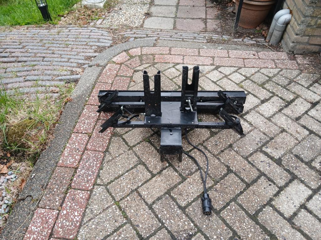 Stevige trekhaakdrager voor 2 fietsen, Ophalen, 2 fietsen, Gebruikt, Trekhaakdrager